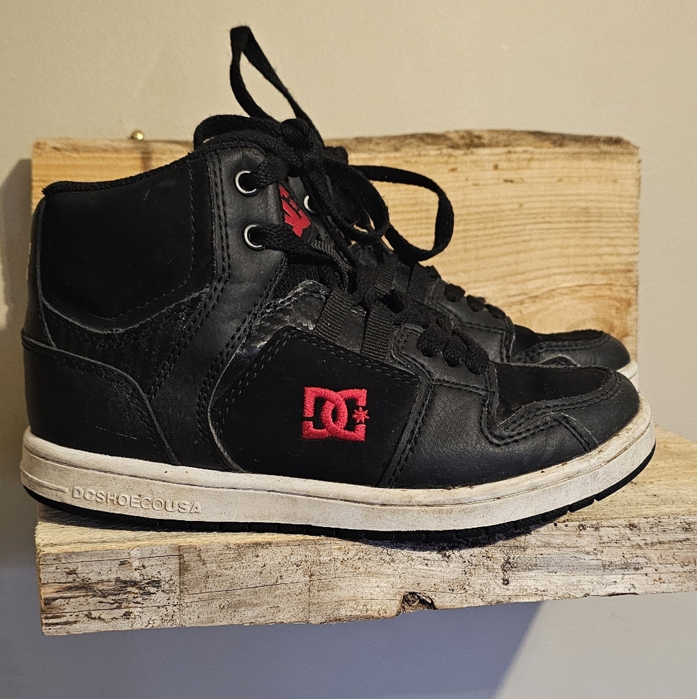 DC Youth Boys Spark High RS black leather upper skateboard shoes Size 2